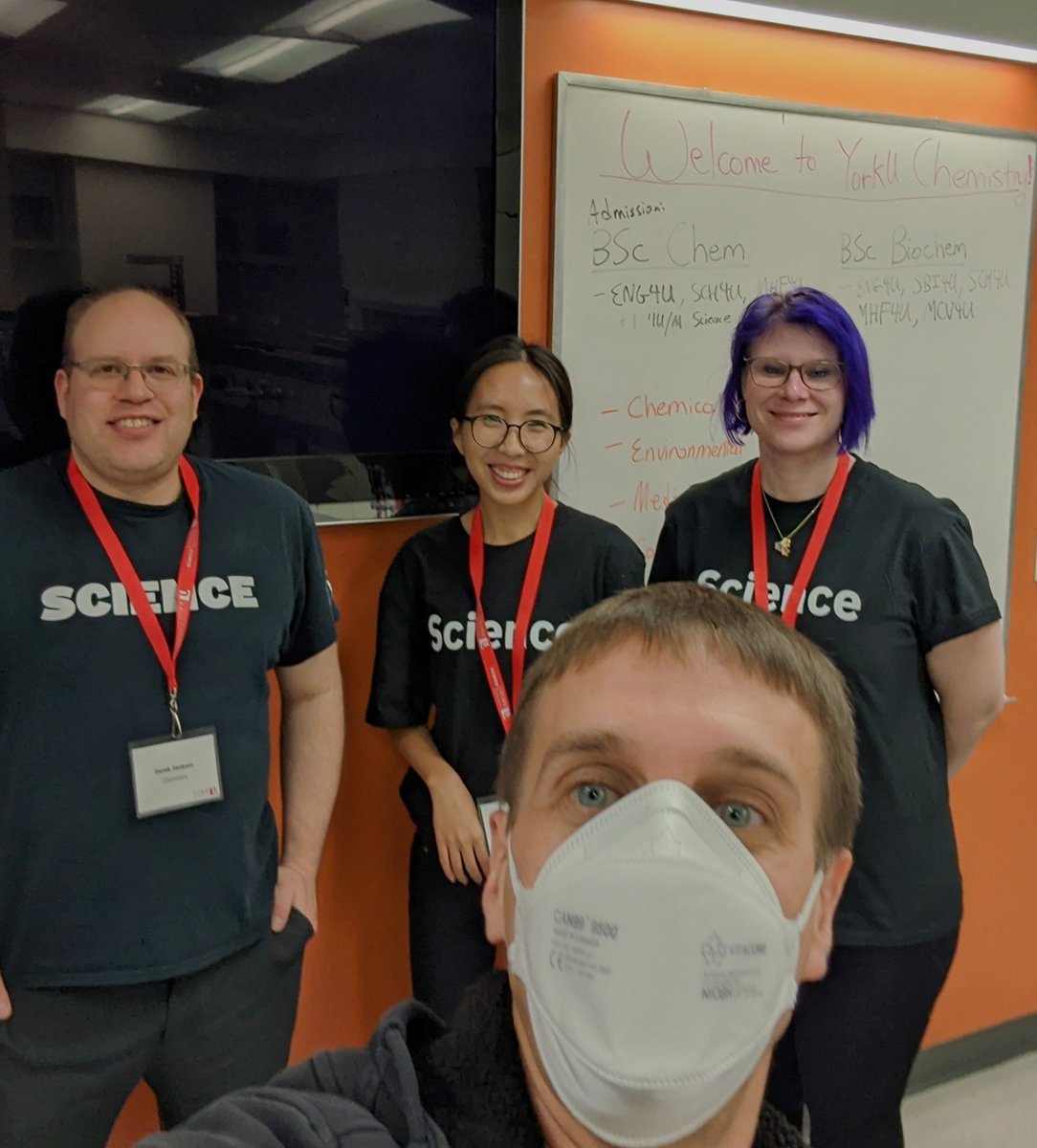 This Is @YorkUChem in action at today's @YorkUScience Fall Campus Day to explore classroom and experiential education with so many science enthusiasts! Special thanks to the @CSY_York executive and all our future students for their enthusiasm and curiosity!!