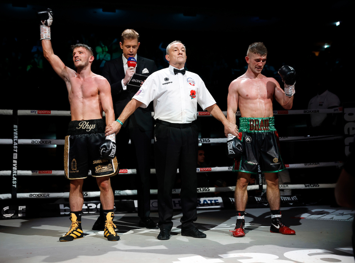 WorldBoxingNews's tweet photo. LIVE Boxing Results: Adam Azim vs Franck Petitjean https://t.co/pksiPUFgbT #EdwardsFoster
📸Lawrence Lustig https://t.co/FI8IxWHyj1