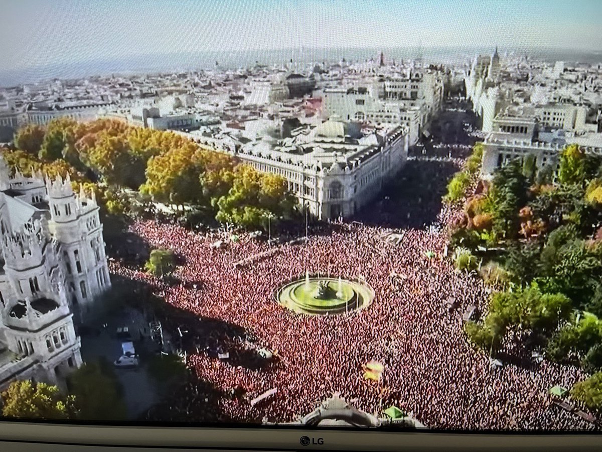 AlvaroZ56's tweet photo. #Cibeles18N #NoEnMiNombre https://t.co/ECRRhV6b1f