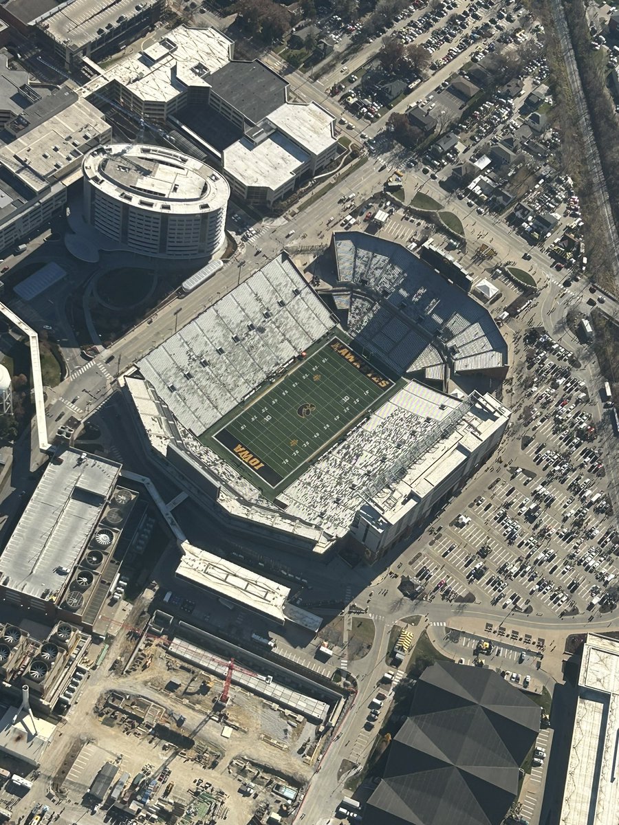 District 11 - Iowa City ISP Trooper Pilot Reule captured Kinnick Stadium around noon, just a few hours from kick off. I’m sure the stands are full now! Please make sure to use caution if you’re driving in the Iowa City area. Go Hawks! 🏈