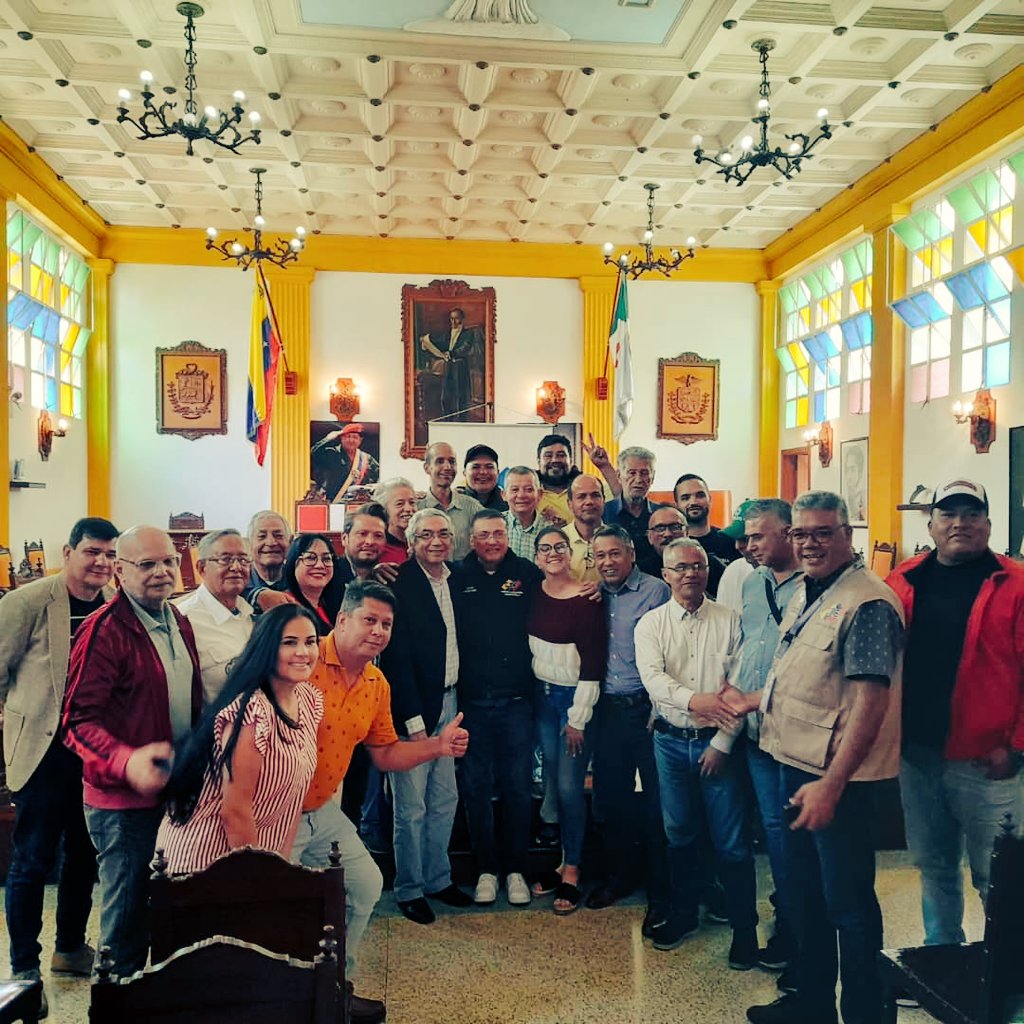 Copei_Merida's tweet photo. Este Sábado #18Nov se llevó a cabo una charla sobre el tema del #Esquibo con el Rector del @CNEVenezuela1  Conrado Pérez.

El Sec Gen Adj @GiovannyMarRuj manifestó que @Copei_Partido el 15/11 se adherio al (Referendo Consultivo) tipificado en el Art. 71 de nuestra Carta Magna. https://t.co/GjFMJLumjx