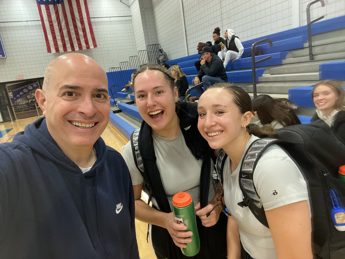 With a couple of absolute legends, watching them kill it in their first college home game… <a href="/caseymahony_/">casey</a> <a href="/KamrowskiRachel/">Rach</a> <a href="/NCThunderwolves/">SUNY Niagara Thunderwolves</a>