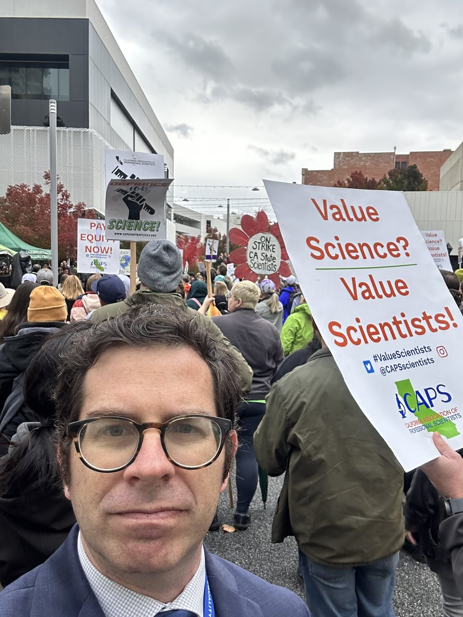 Science rules! That’s why scientists deserve a fair contract now! #valuescientists @capsscientists