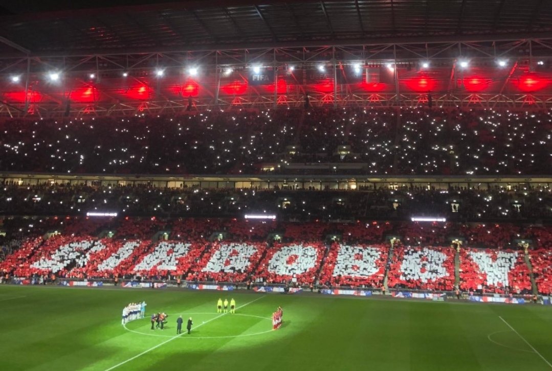 manutdf2's tweet photo. This was a beautiful tribute to the legend Sir Bobby Charlton at Wembley last night.
#sirbobby #RIP #MUFC #ENGMAL #Wembley https://t.co/YzCm8J6nht