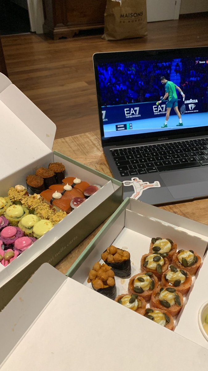 saradjokofan1's tweet image. Such a vibe this Saturday night 🎾 + 🍱 #idemo #vegansushi