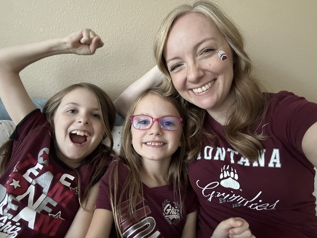 Jesi_Lou's tweet photo. Go GRIZ!!! Watching the #BrawloftheWild from Houston, TX

#MMAFanZone #BeatState #upwithmontana https://t.co/DtocqdtfPF