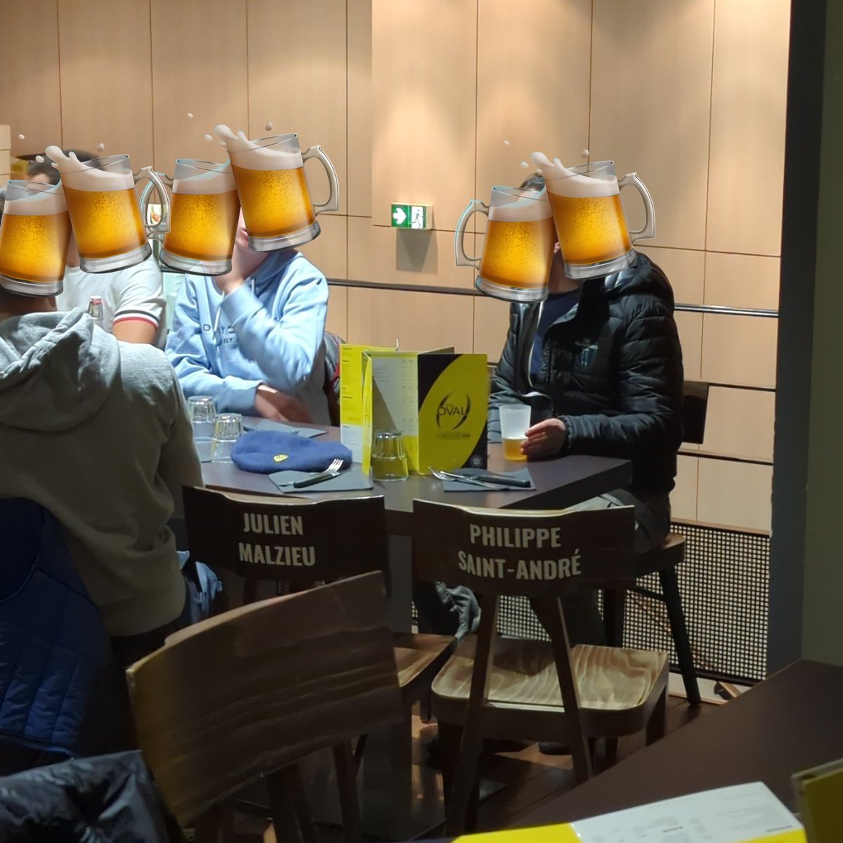 Quand après le match de l'ASM, tu vas au restaurant l'Oval et que tu pose ton fessier sur les légendes du clubs mais aussi de l'équipe de France, ET DU <a href="/Moscato_Show/">Super Moscato Show</a>