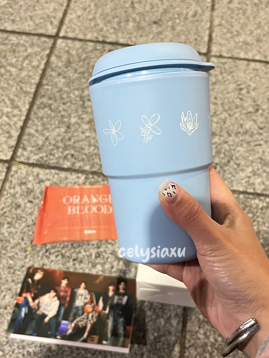 celysiaxu's tweet photo. PREVIEW ENHYPEN ORANGE BLOOD Inkigayo Pre recording Gift 역조공

Tumblr &amp; Marigold Flower tea💕😆
Also of course hot pack🤣🥶

우리 엔하이픈🥺 고마웡💕🧡
#enhypen #sunghoom #jay #heeseung #jake #jungwon #sunoo #jay https://t.co/xzg07L1tpp