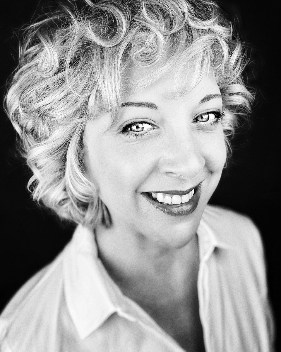 Debastating's tweet photo. I love me a #blackandwhite #portrait #headshot don’t you? #actinglife #actorslife #casting #actor #2023 #middleage #northernlass #themiddleageisthebest #bandw #niftyfiftyfastapproaching #notamodel #actress https://t.co/lZjiiczjIo