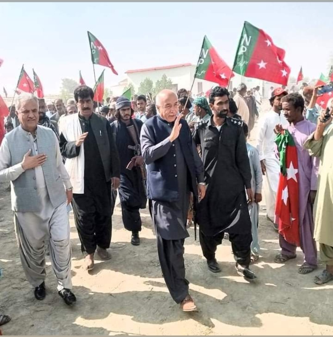 NaseebUllahBan2's tweet photo. نیشنل پارٹی کے مرکزی صدر ڈاکٹر عبدالمالک بلوچ نیشنل پارٹی کے مرکزی نائب صدر میر کبیر جان محمد شہی اور خیر جان بلوچ کا جھاؤ اواران میں گرینڈ شمولیتی جلسے میں شرکت کیلئے أمد پر پرتپاک استقبال کیا جارہا ہے۔ https://t.co/PLbuZ8pTaT