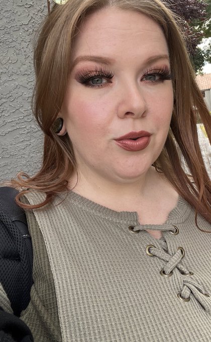 Natural face or glam face ? https://t.co/u2fkMvjEHX