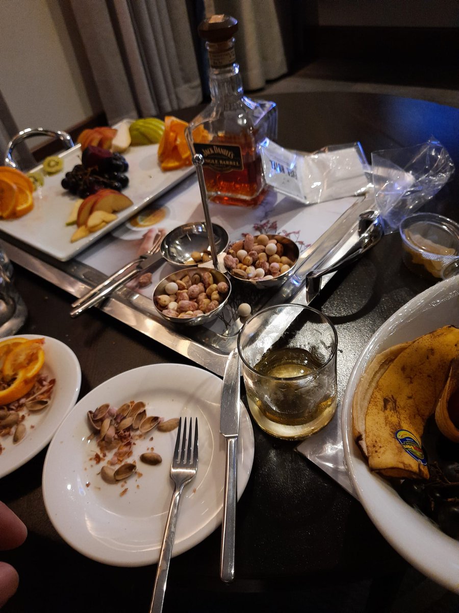 Bizim odanın halleri, Çesmeden herkese iyi geceler, gece uzun