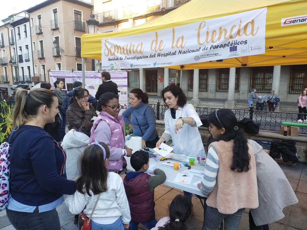 HNPdivulga1's tweet photo. Tarde en Zocodover, tarde de #SemanaDeLaCiencia: mucho público queriendo saber más sobre la #neurociencia y sobre qué investigamos en el @HNParaplejicos .
Aún queda una oportunidad para pasar un buen rato! Mañana de 11 a 13.30h. Vente!
@idiscam @SanidadCLM @toledoayto https://t.co/1JVONJ6kOL