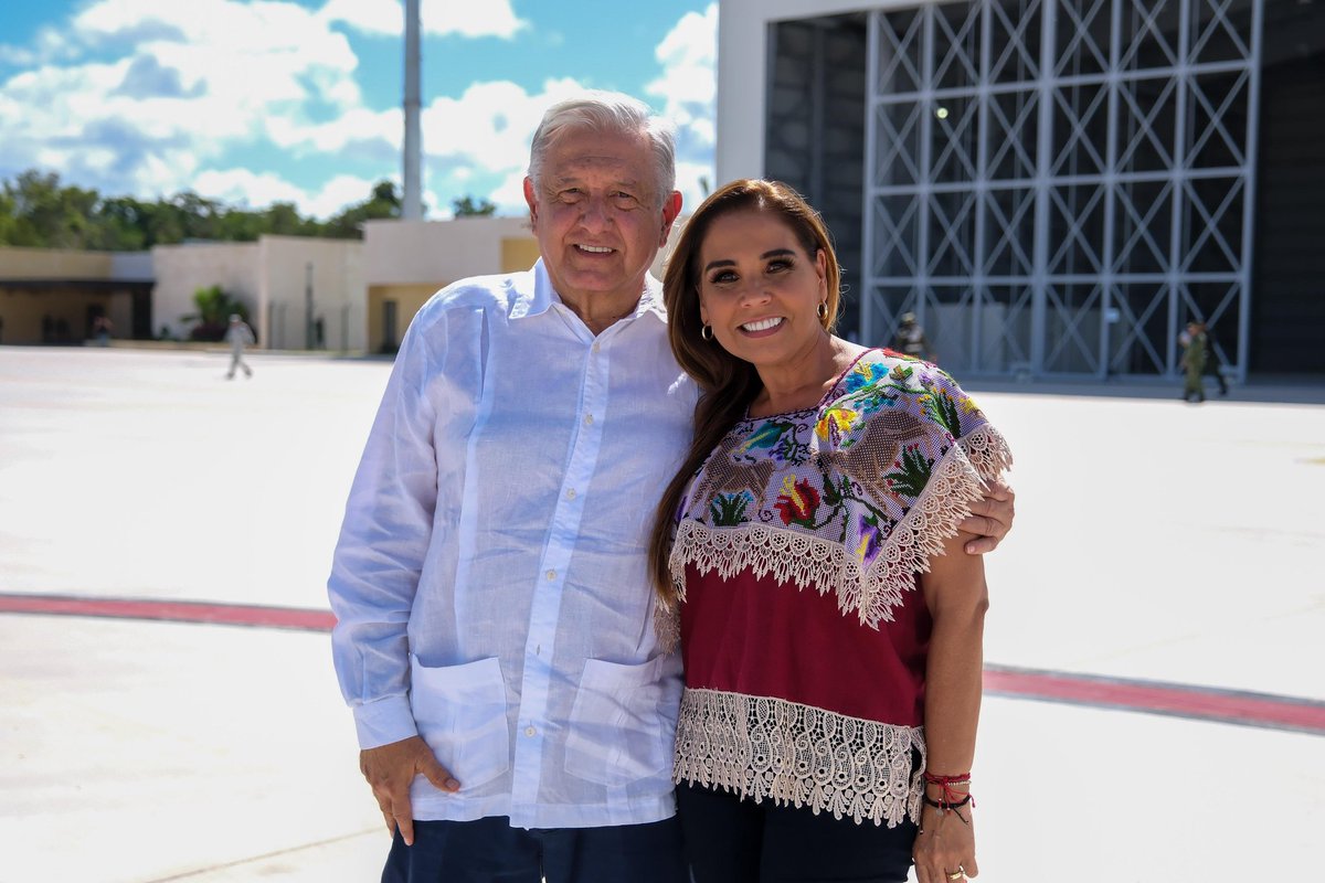 MaraLezama's tweet photo. Supervisamos los avances del Aeropuerto  Internacional de Tulum, Felipe Carrillo Puerto, junto a nuestro querido presidente, @lopezobrador_, a tan solo 13 días de su inauguración. ¡#QuintanaRoo se prepara para convertirse en el primer estado en contar con 4 aeropuertos internacionales! ✈️🤩