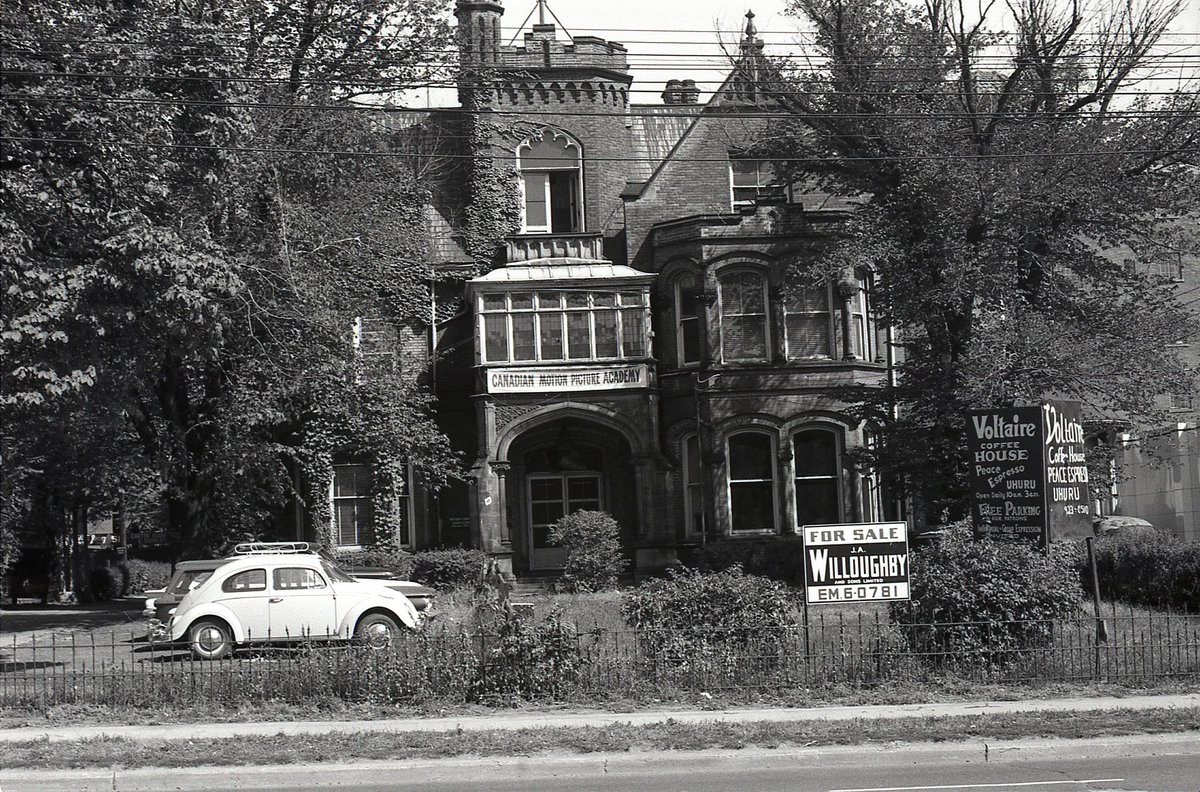 g_meslin's tweet photo. @jeremy_hopkin #TPBscan #178
Voltaire Coffee House
Peace, Espresso, Uhuru
Look familiar? It should.
This is 515 Jarvis, built for Arthur McMaster in 1868, later named Euclid Hall by the Masseys. It has seen many uses over the years - since 1976, it has been the Keg Mansion. https://t.co/Ms9GF09xbX