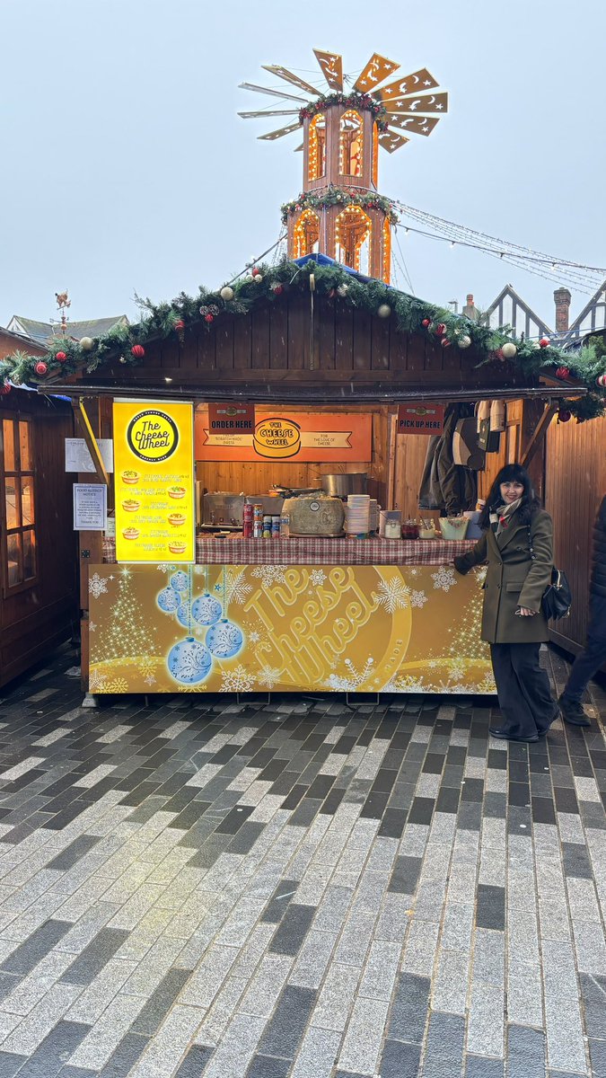 Elevate your taste experience with Kingston’s finest: The Cheese Wheel Pasta. Rich, creamy, and utterly delicious. Dare to indulge! 🍝🧀 

#pastalovers 
@kingstonchristmasmarket 

CheeseWheelChristmas #PastaJoy #FestiveFlavors #HolidayIndulgence #ChristmasFeast #KingstonEat