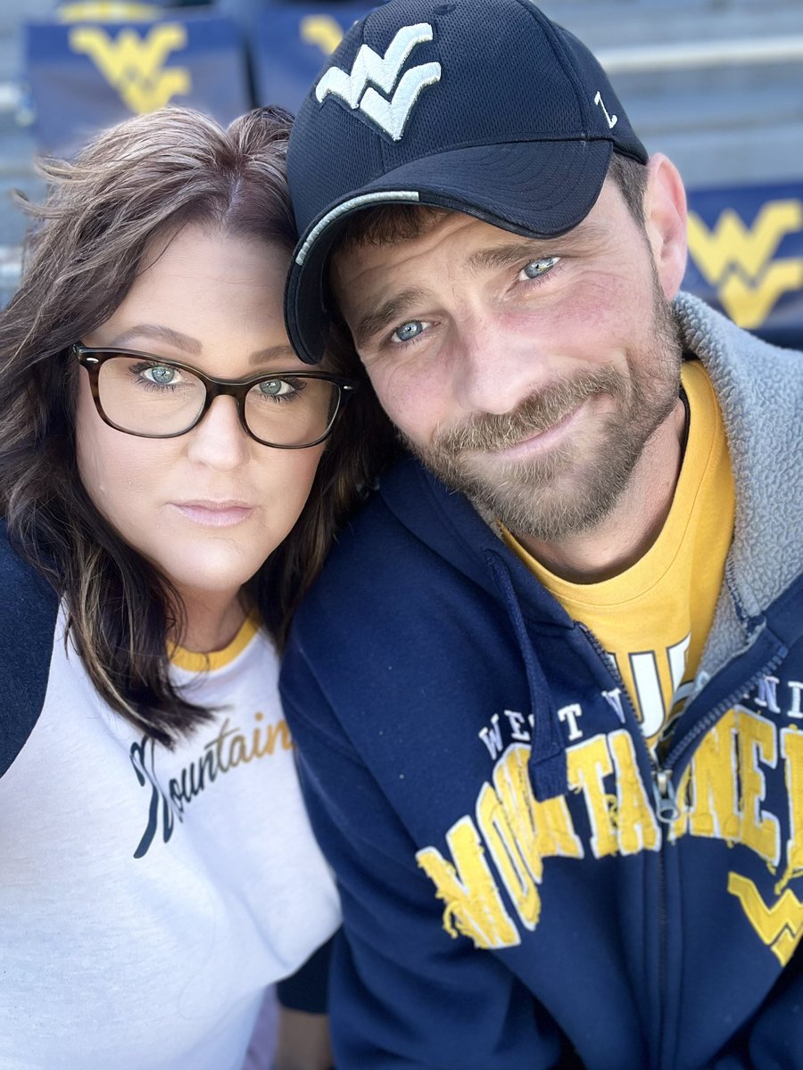 HeatherKC75's tweet photo. Let’s Go Mountaineers!! 💙💛 #wvugame  #mountianeers #wvu https://t.co/S0fDAbscOp