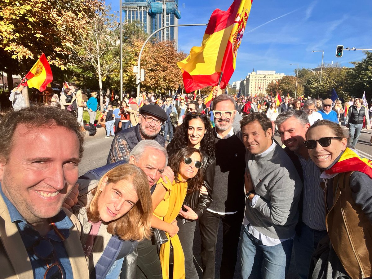 pprozasdemadrid's tweet photo. 🇪🇸 No en nuestro nombre!!

El PP de #LasRozas ha asistido esta mañana a la multitudinaria manifestación en contra de la amnistía en Cibeles. 

#EspañaNoSeRinde
#Cibeles18N https://t.co/spNTIXEhO9