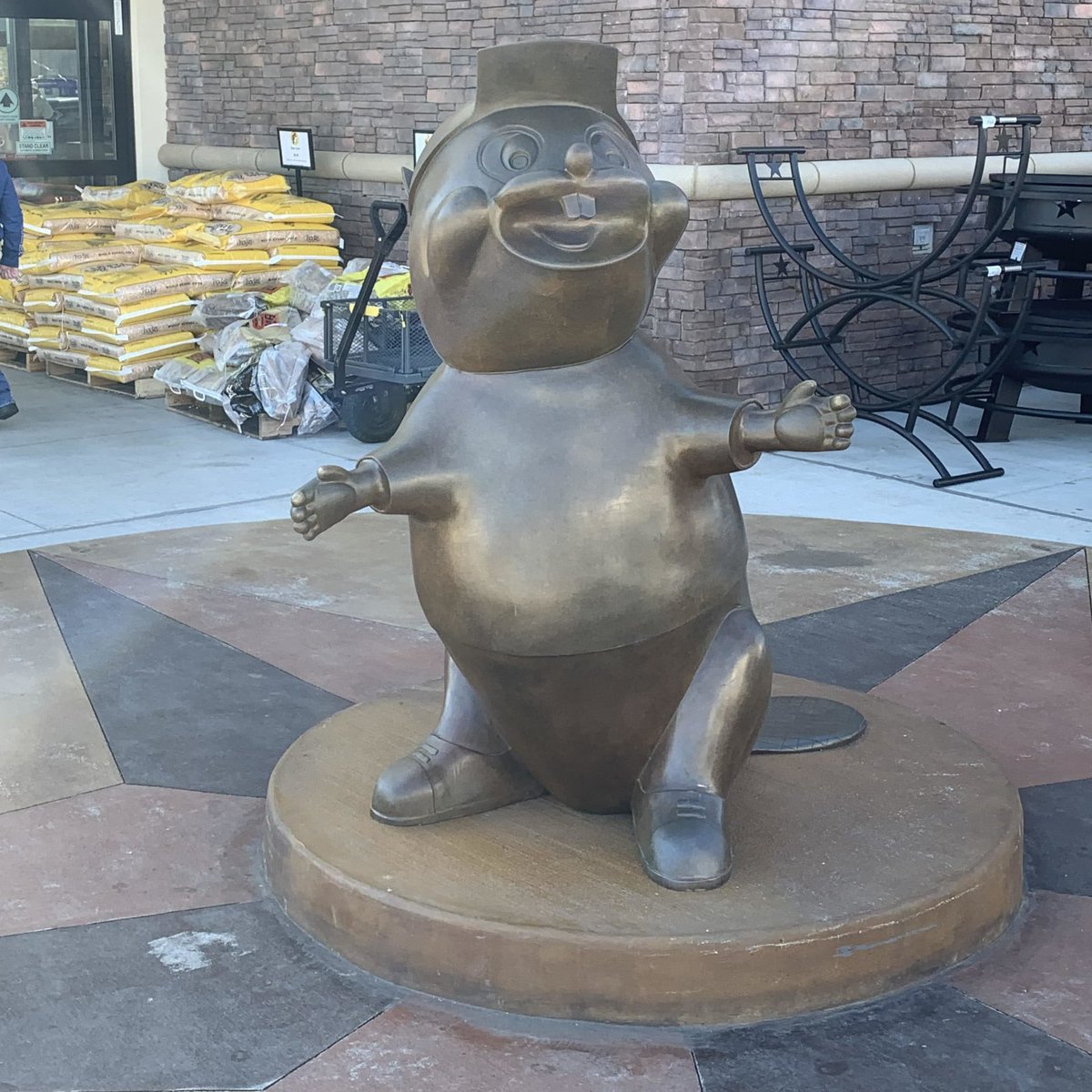 websiteidi0t's tweet photo. If the liberals try to tear down this statue there will be hell to pay https://t.co/QQSkFltpGv
