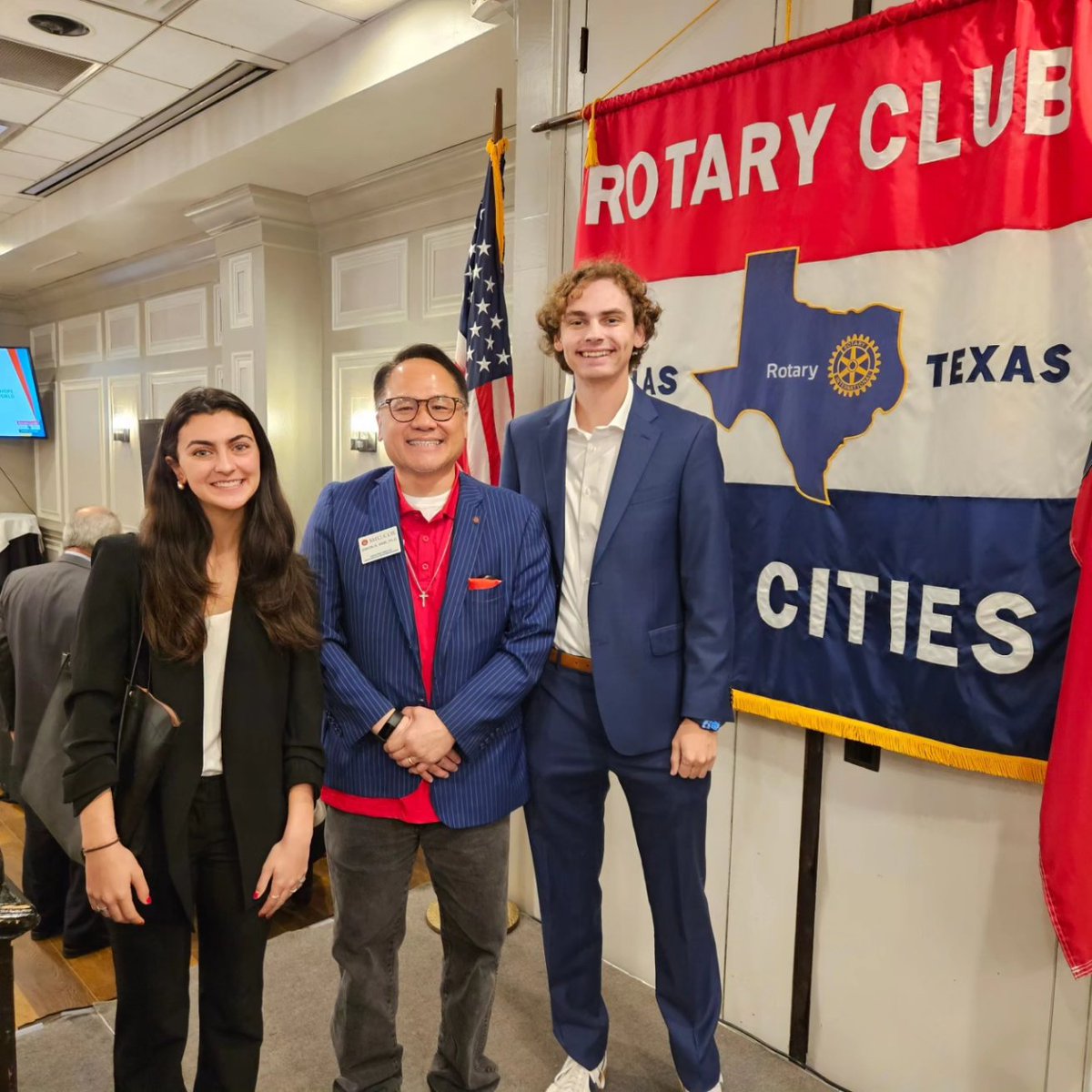 ProfSmak's tweet image. Fun time speaking on #SpaceEntrepreneurship with my @SMUCox SMU students Avery Zolfaghari and David Hudgins II pitching their space #startup idea Rocket Roast to the Park Cities Rotary Club