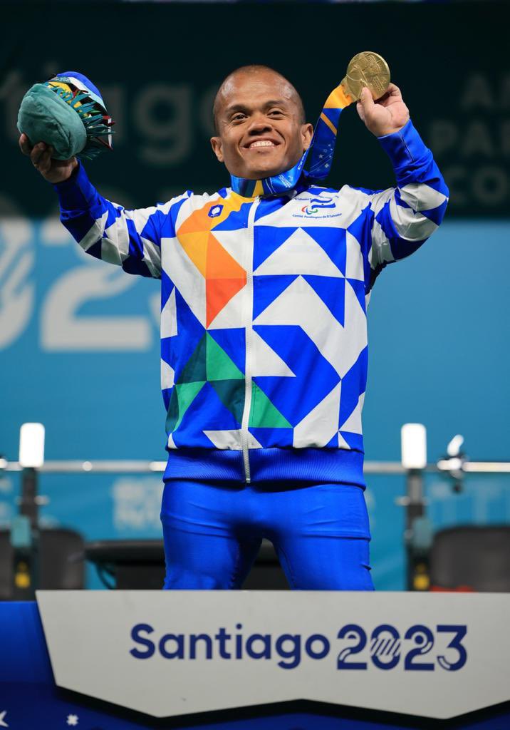 🥇🏋🏽🇸🇻¡Herbert Aceituno acaba de darle ORO a El Salvador! 🥇🇸🇻

El atleta también consiguió un nuevo récord en la categoría hasta 69 kg en el parapowerlifting de los Juegos Parapanamericanos en #Santiago2023🇨🇱 

¡¡QUÉ ORGULLO!! 👏🏼👏🏼👏🏼👏🏼