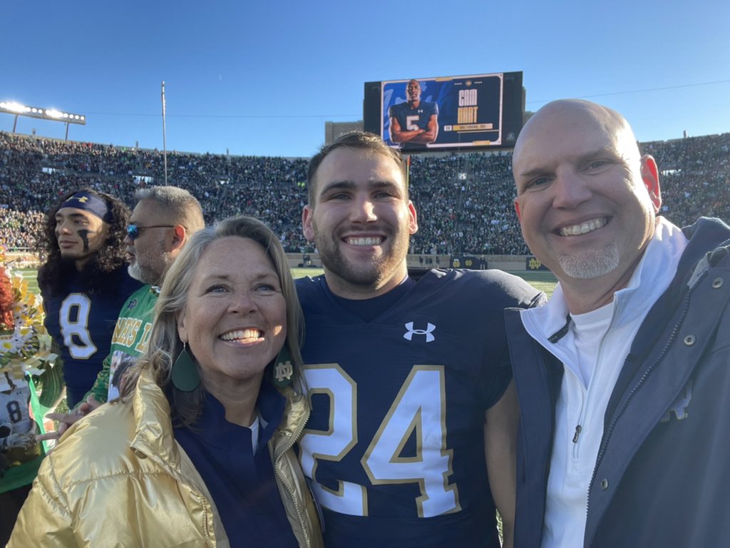 AE_Kiser's tweet photo. Senior Day Selfie!  #whynot https://t.co/qGibody43p