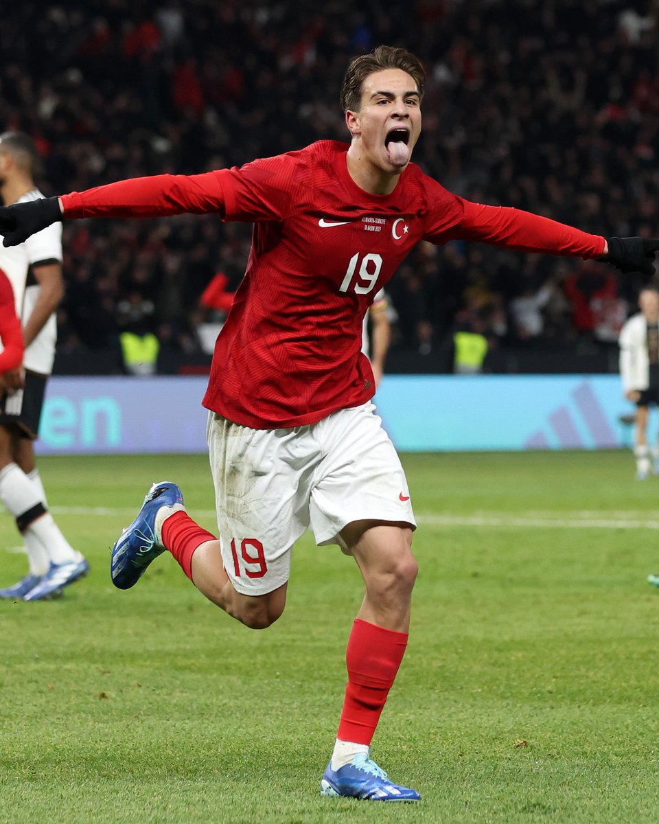 18-year-old Kenan Yıldız scores his first goal for Türkiye 🇹🇷💫

#EURO2024