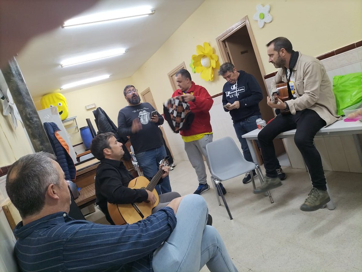 Chirigota Callejera Los que tienen festivo tweet media