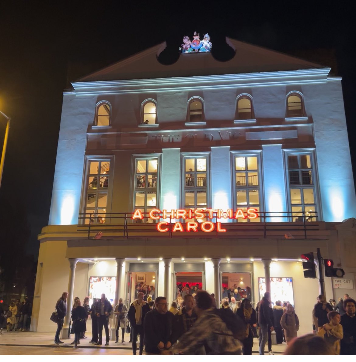@oldvictheatre Last week I saw the great play “A Christmas Carol” in the beautiful and cozy theater “The Old Vic”. Great creative performances in an imaginative, fairytale setting!! really fantastic!🤩🎭