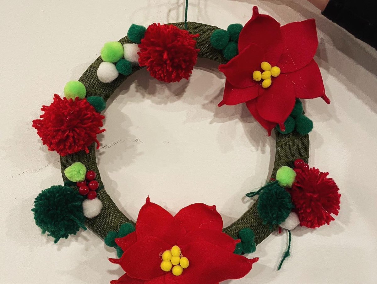 Gorgeous wreath making craft session @nottmplayhouse this evening. Love how every design is unique 🎄 #WreathMaking #ChristmasCrafts #HollyAndBerries