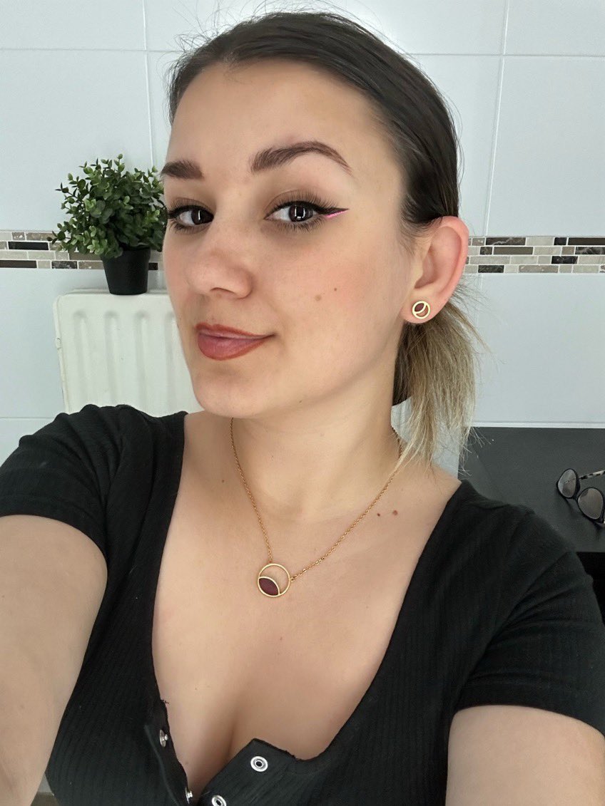 hallo_alexa_ tweet media