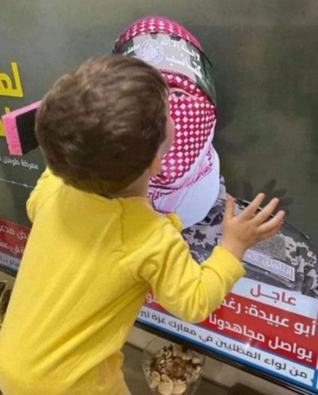 derradjihafid's tweet photo. سجلات الحالة المدنية في الجزائر تسجل موجة غير مسبوقة لأسماء جديدة تطلق على المواليد الجدد على غرار  "جهاد" و "حماس" و "عبيدة" ، وصار الأباء يفتخرون أكثر بأسمائهم الجديدة "أبوعبيدة" ، و "أبوحماس" و "أبوجهاد".
عاشت الأسامي، وعاش أحرار العروبة، وعاشت فلسطين الولادة التي ستنجب أجيالا أخرى لا محالة، تحمل المشعل كما يحمله أبوعبيدة وأمثاله من عظماء ��ذا العصر في زمن العهر  ..