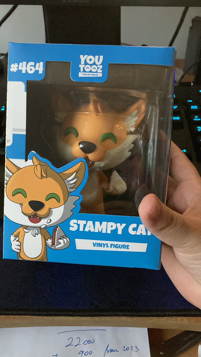 MrDiamondtree's tweet photo. I hold here a piece of history. History and lengthy of @stampylongnose https://t.co/mdm4pet160