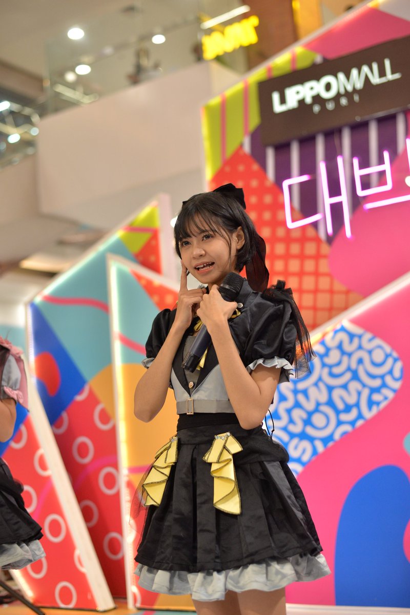 xWargaBiasa's tweet photo. For @amaimonogatari_
- @lizidelyx
#amaimonogatari #stage #chikaidol #localidol https://t.co/9DYWmE3Avu
