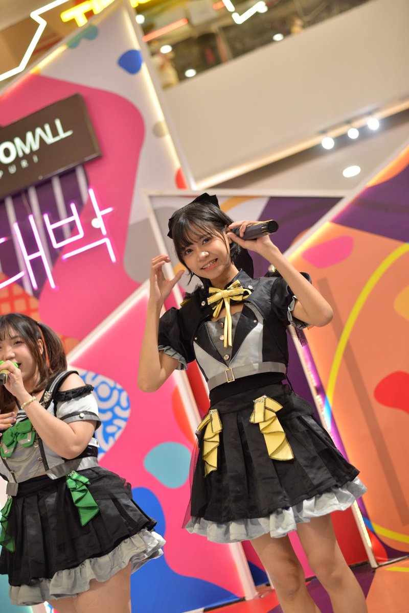 xWargaBiasa's tweet photo. For @amaimonogatari_
- @lizidelyx
#amaimonogatari #stage #chikaidol #localidol https://t.co/9DYWmE3Avu