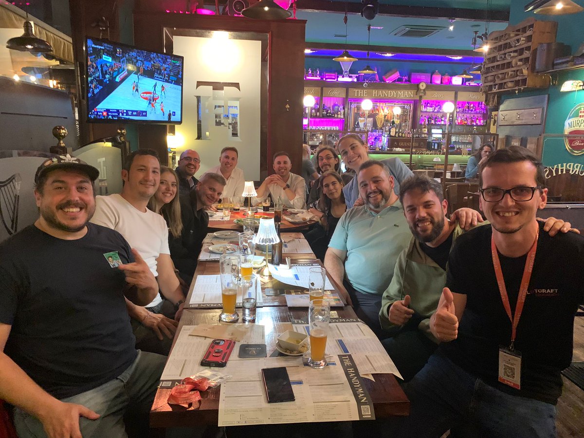 nchiari's tweet photo. 🎓 ¡Mi primer #SIMO fue increíble! Conocí personalmente a colegas de #MinecraftEdu con quienes solo había charlado online 🌟 Intercambios de ideas, proyectos emocionantes en camino... ¿Qué más se puede pedir? ¡Gracias @L3TCRAFT_EDU por hacerlo inolvidable! 🚀 #SIMO2023 #SIMOEDU https://t.co/EaPhVqZfMA