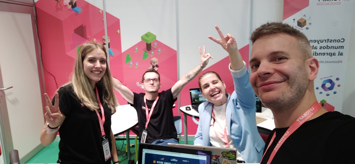 nchiari's tweet photo. 🎓 ¡Mi primer #SIMO fue increíble! Conocí personalmente a colegas de #MinecraftEdu con quienes solo había charlado online 🌟 Intercambios de ideas, proyectos emocionantes en camino... ¿Qué más se puede pedir? ¡Gracias @L3TCRAFT_EDU por hacerlo inolvidable! 🚀 #SIMO2023 #SIMOEDU https://t.co/EaPhVqZfMA
