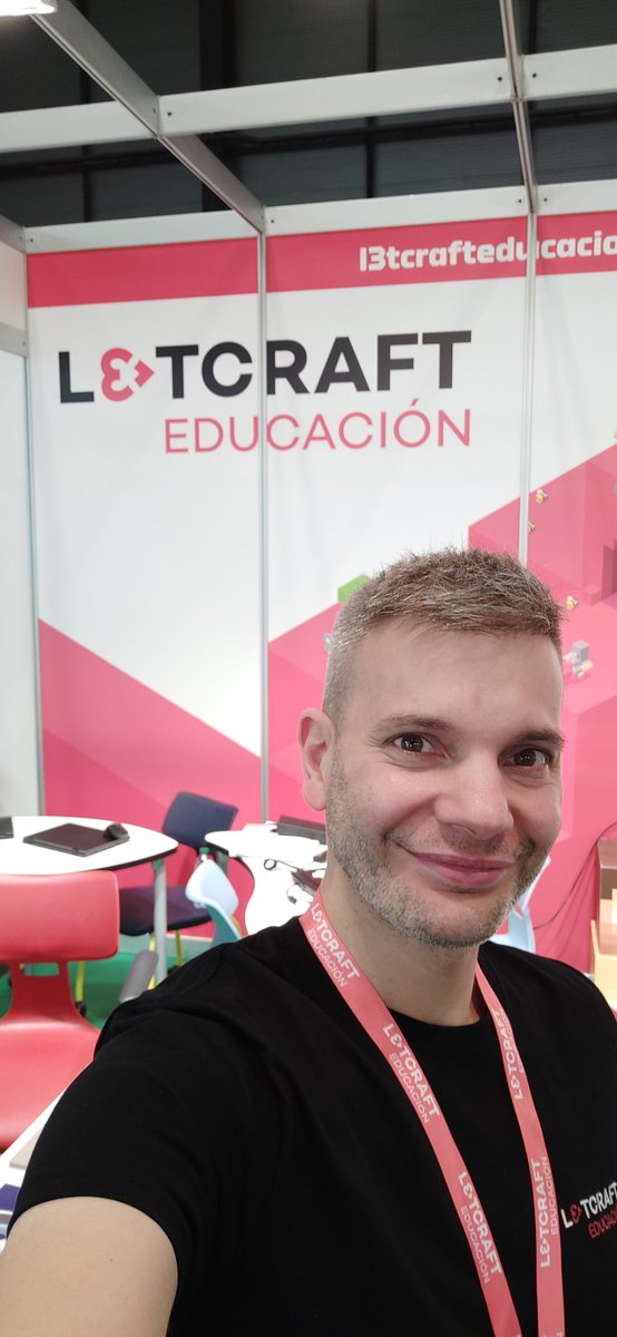 nchiari's tweet photo. 🎓 ¡Mi primer #SIMO fue increíble! Conocí personalmente a colegas de #MinecraftEdu con quienes solo había charlado online 🌟 Intercambios de ideas, proyectos emocionantes en camino... ¿Qué más se puede pedir? ¡Gracias @L3TCRAFT_EDU por hacerlo inolvidable! 🚀 #SIMO2023 #SIMOEDU https://t.co/EaPhVqZfMA