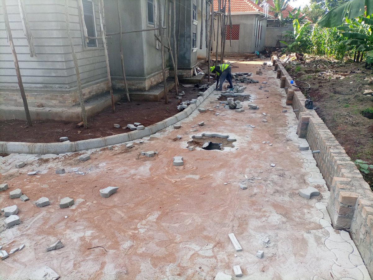 🏡Swipe left to witness the magic of our recent landscaping project. From a blank canvas to a vibrant sanctuary, we turned dreams into reality. Elevate your outdoor space with us and experience the before-and-after enchantment. 

landscapeuganda.com