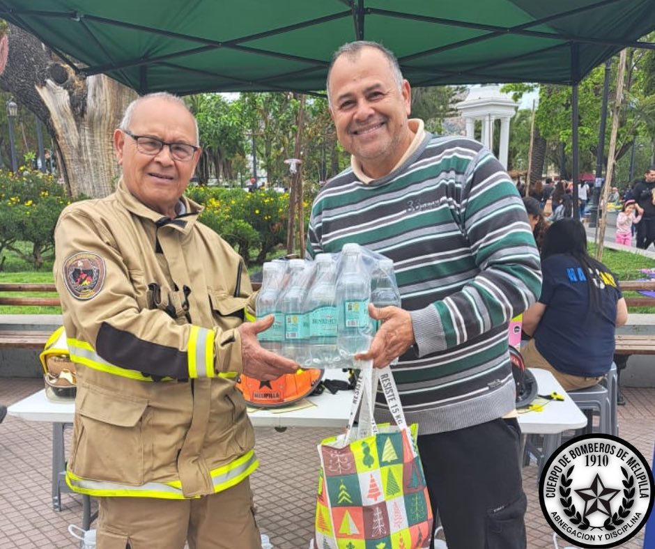 👨🏻‍🚒👩🏻‍🚒🚒 Agradecemos los aportes que hemos recibido en nuestro stand en Plaza de Armas 👏🏻👨🏻‍🚒👩🏻‍🚒

IMPORTANTE: recalcamos que nuestro personal, son los UNICOS que recibirán la donación que la comunidad nos haga llegar. 

Cuerpo de Bomberos de Melipilla. Abnegación y disciplina 👨🏻‍🚒👩🏻‍🚒🚒