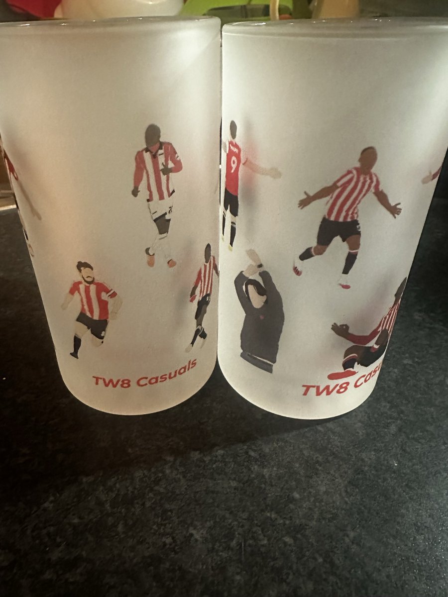 One for Bees fans this Christmas, @StoreTw8 doing the business! Thank you. A few cold ones to enjoy in these…