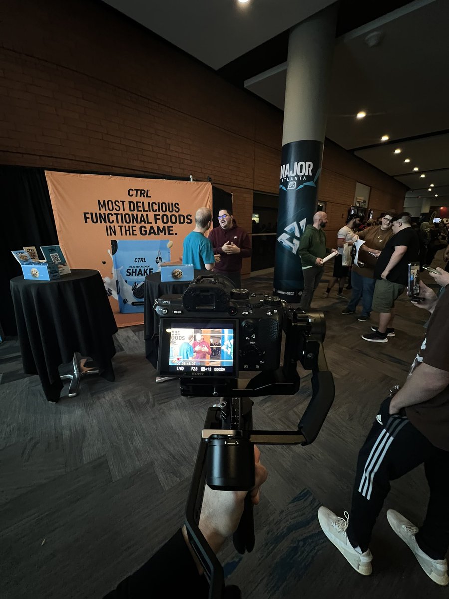 Googinz's tweet photo. Making moves with some real people at the R6 Major in Atlanta. If you haven’t tried @DrinkCTRL ‘s new Peanut Butter Protein cookie you’re missing out!  #drinkctrl #r6major https://t.co/cZwvR2q5IG