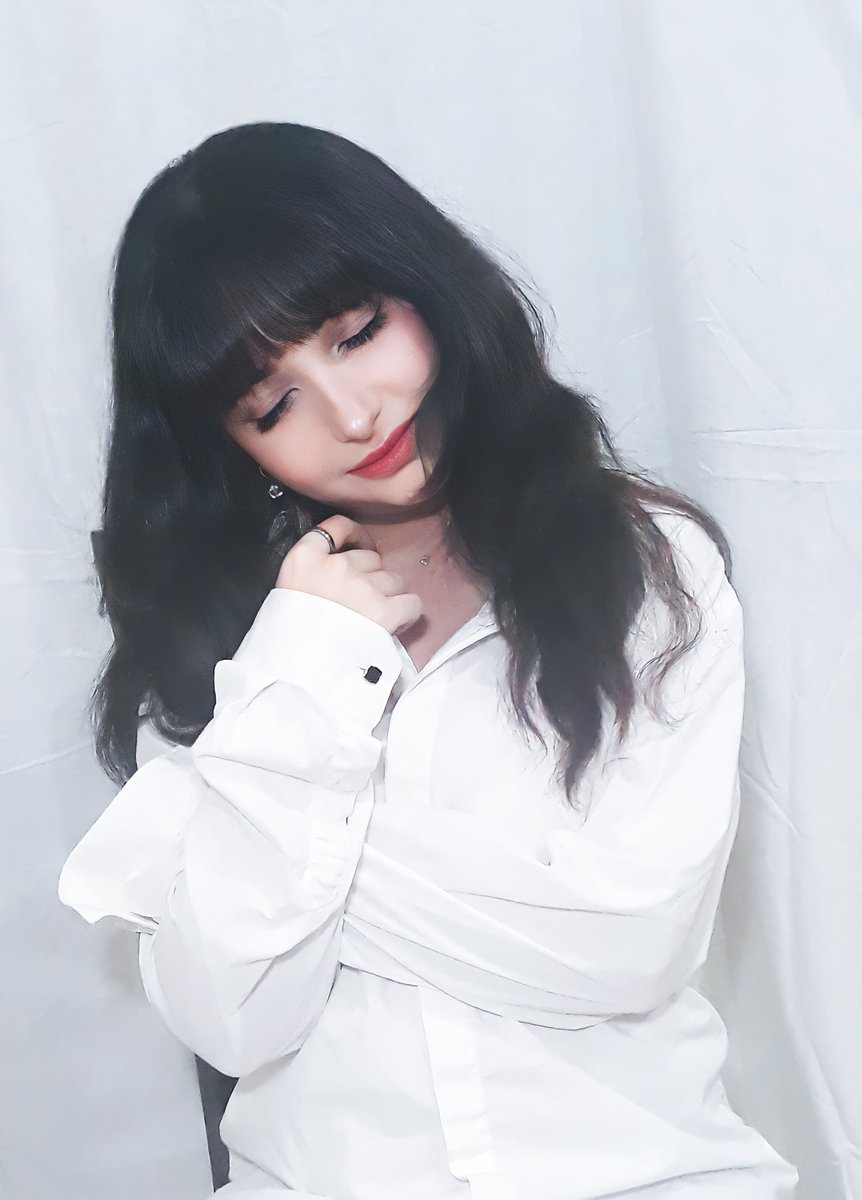 جوری که از قد موهام خسته شدم رو برنمیتابم .عجیبه که قبلا تا پایین کمر مو داشتم انقدر سره هر اتفاق کوچیکی توی زندگیم انتقامشو از موهام نمیگرفتم