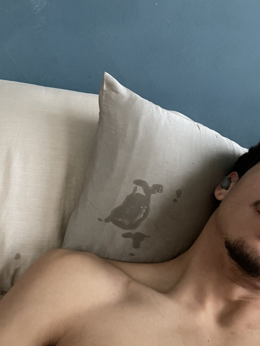 TwunkAspiring's tweet photo. Ooft 💦💦 guess it’s time to clean the sheets https://t.co/v1Z4BJcLTK