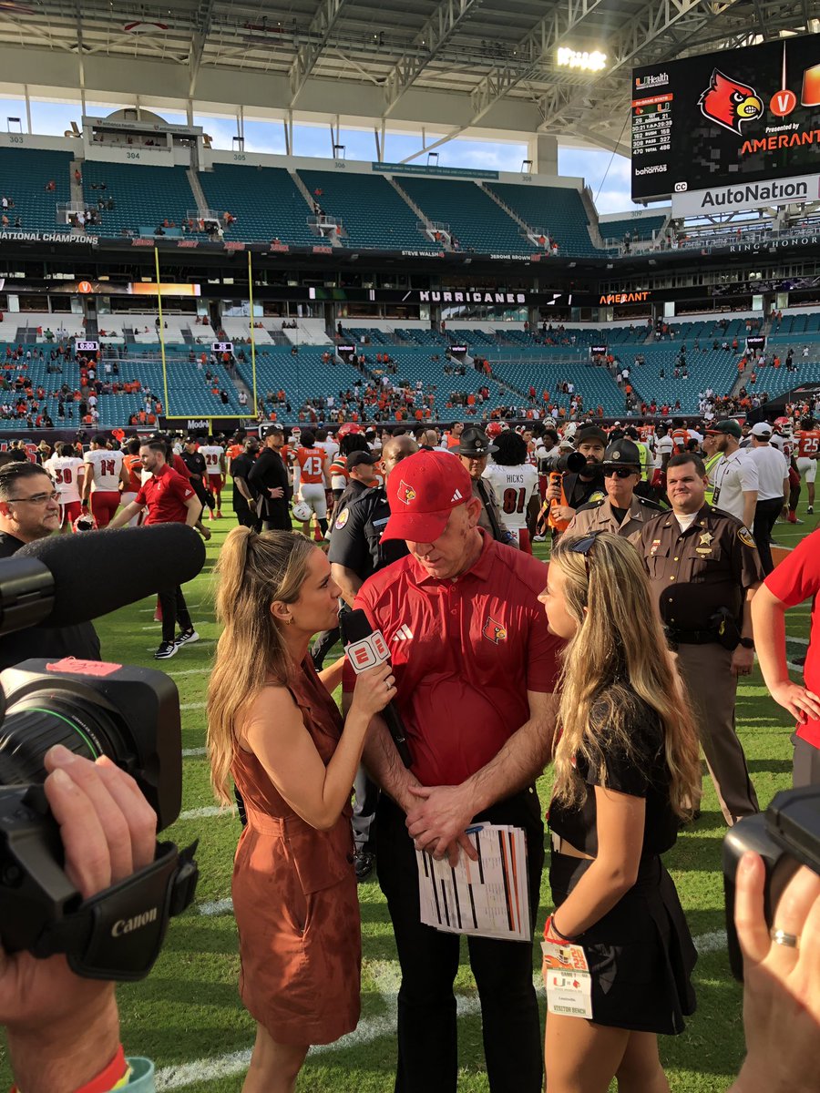 BrohmJennifer's tweet photo. Birthday WIN for Brooke —time to celebrate! Go Cards ❤️🖤🏈 https://t.co/MF9wWZ0v6l