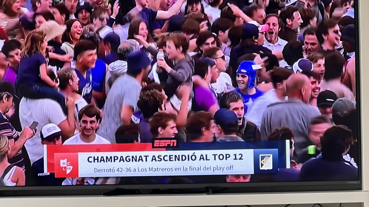 Entre esa multitud, mi 🐥. Que importante es el club para los chicos!