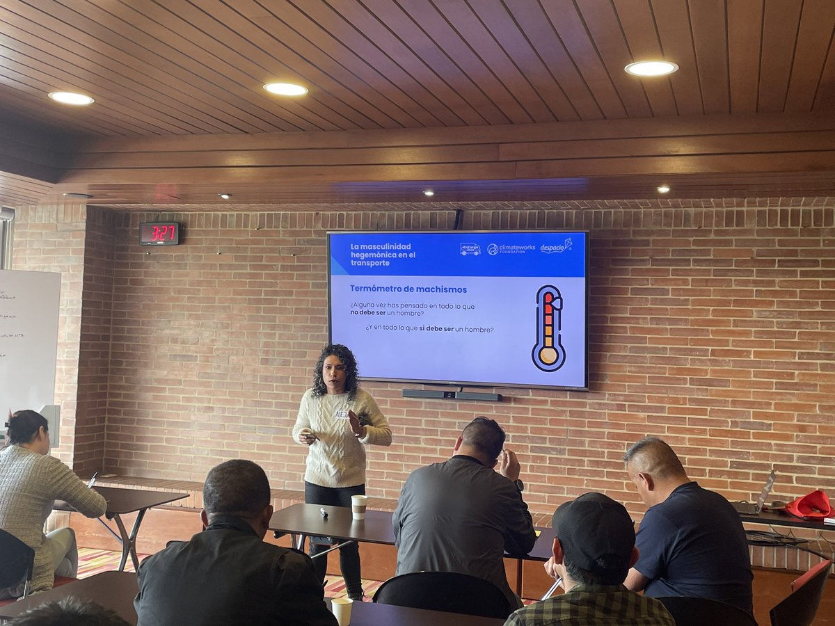camilourbano's tweet photo. Today we are in one enlightened class in @despacio_org #EnCargoZero program: “masculinity in transport”, working, learning, identifying and dismantling gender stereotypes in freight transport with drivers and owner-operators
@amao26 @A_Angel_Ch @ClimateWorks @Drive_Electric_ https://t.co/SrODpucwvM