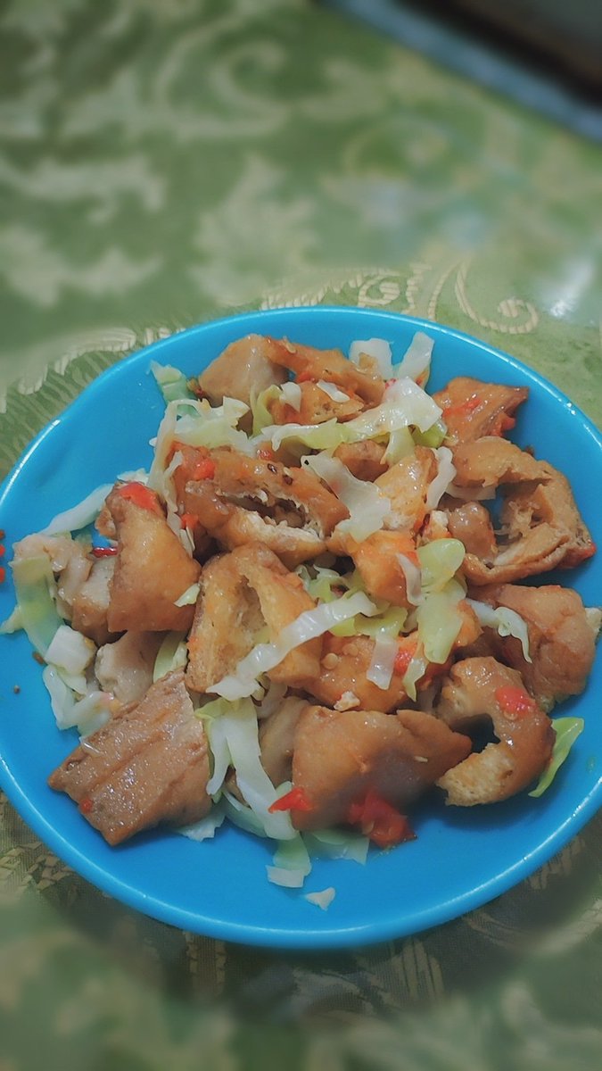 CandyqueenMaria's tweet photo. Krna kepo pengen nyobain yg lagi Viral,Tahu Jigor resep nya bu,Yoga tp berhubung krna jauh jdi akhirnya buat sndiri deh ehehe,
Yg suka pedes, asin,Gurih Wajib buat Dan recook ini tuh enak nagih Kya tahu bakso gprek,
#jigor #tahubaso #food #indonesianstreetfood #yu #resepbuyoga https://t.co/xqi5EuUoYc