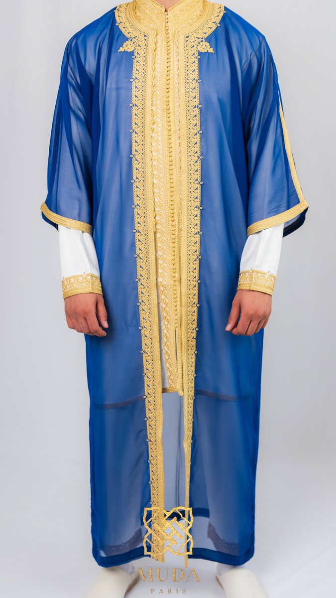 MudaParis's tweet photo. Le Suhayl bleu et doré ✨
Célébrez la fusion entre la tradition marocaine et la modernité avec notre Jabador doré et bleu. Adoptez dès maintenant cette pièce exceptionnelle 🤍
#Qamis #Jabador #Mariage #Gandoura #Caftan https://t.co/YwBWvIKt9R