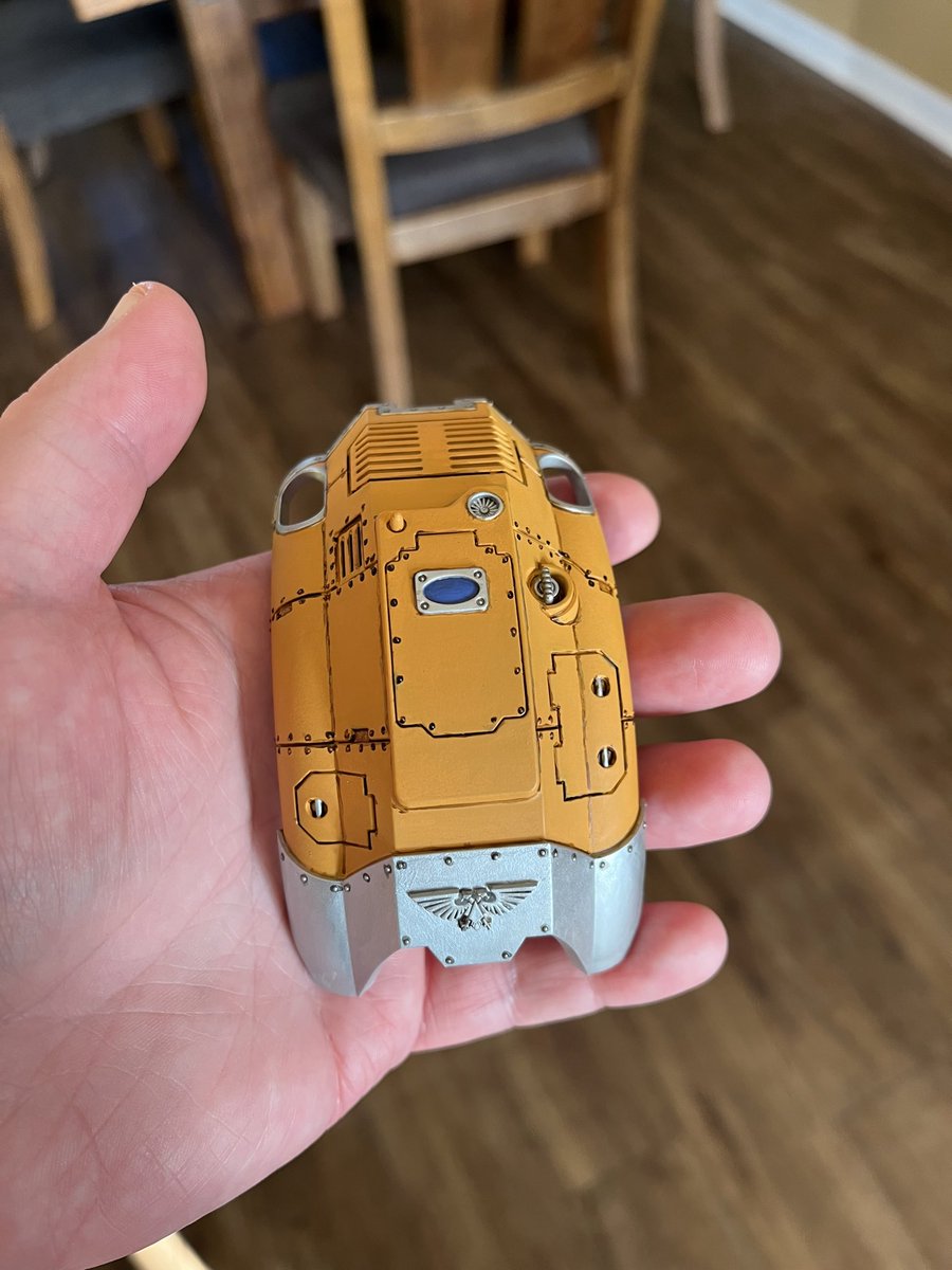 supermonkeeman's tweet photo. Carapace shaded.
#warhammer #warhammer40k #40k #warhammercommunity #minipainting #miniaturepainting #imperialknights #KnightLancer #househawkshroud https://t.co/lHiG97HWAk